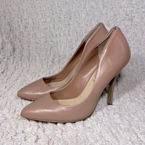 Steve Madden Women’s 7 M Beige Leather Galleryy Pumps Classic Pointy Heels - Picture 6 of 8